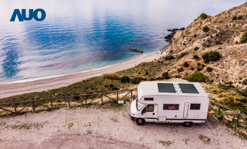 「可撓輕量化太陽光電板SunCurva」使用輕量特殊耐候型複合板取代傳統太陽能板的玻璃前板，不僅降低70%重量，每米平方僅3Kg；具有抗衝擊性能及通過電磁相容性測試，可應用於交通運輸工具，如露營車、遊艇等